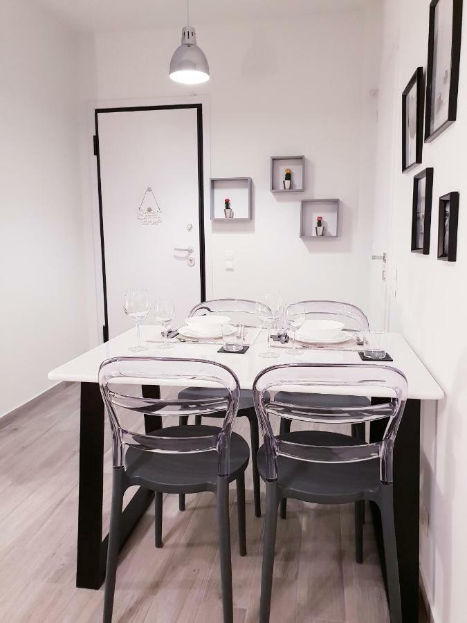 Beautiful Brand New Apartment Seaside アテネ エクステリア 写真