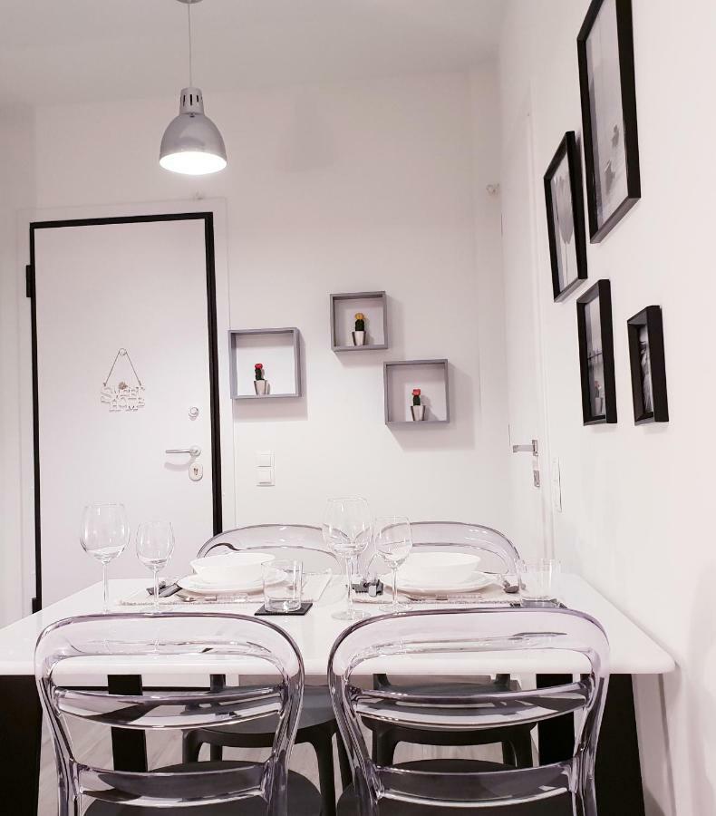 Beautiful Brand New Apartment Seaside アテネ エクステリア 写真